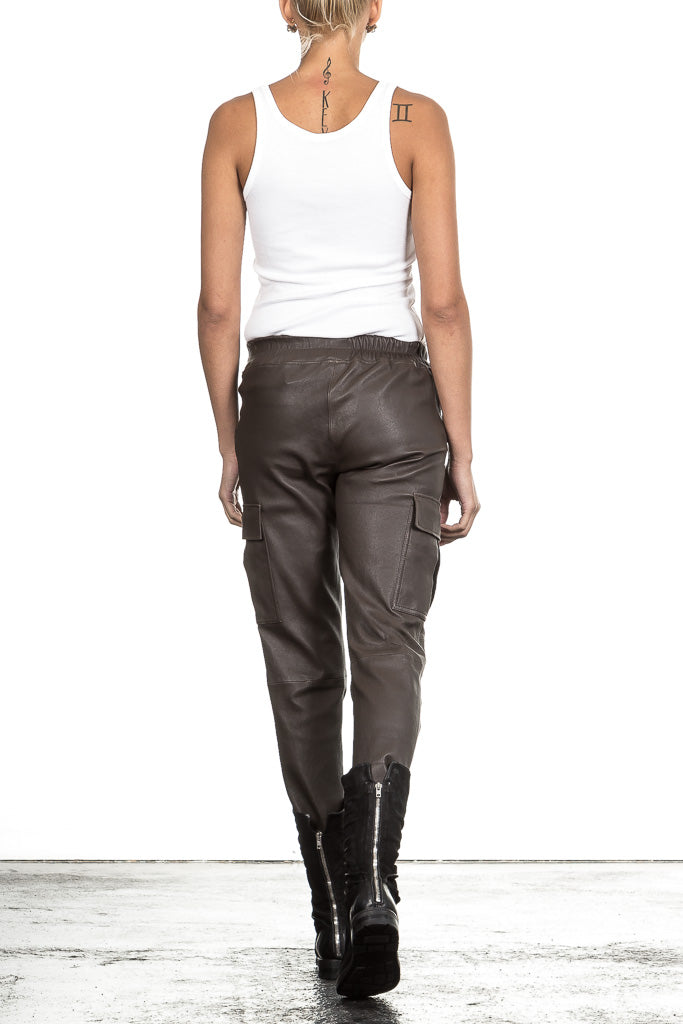 NOVE Damen Lammnappa Cargo Lederhose braungrau