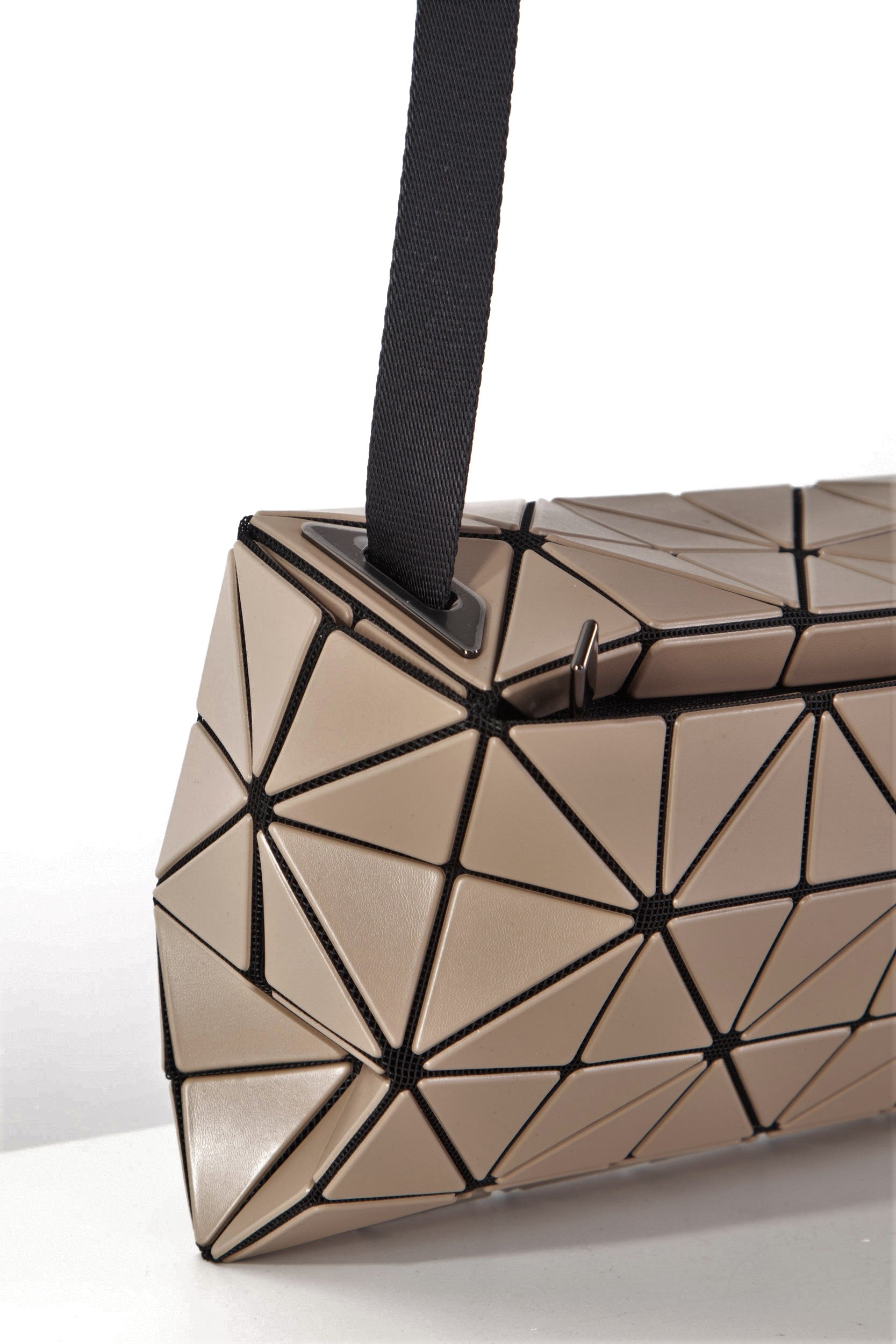 BAO BAO ISSEY MIYAKE Umhängetasche CARTON Hellbraun